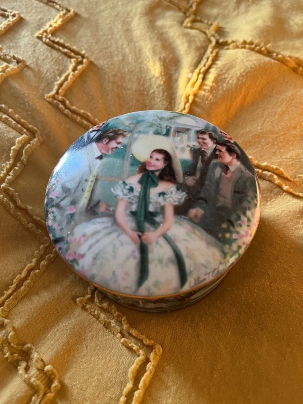 George Gone With The Wind Music Trinket Box – White and Gold